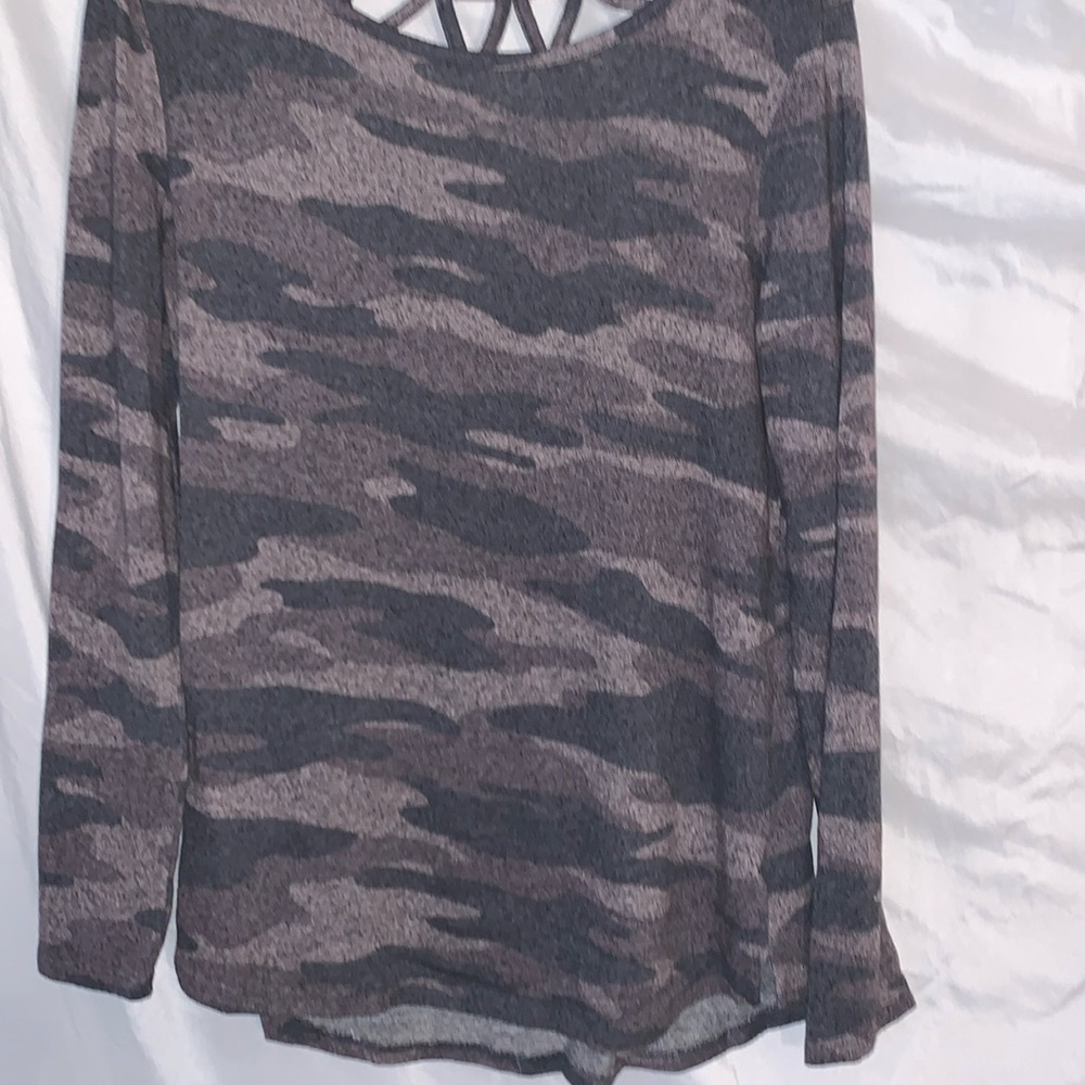 Cute long sleeve shirt, medium